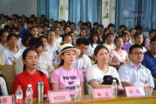 中國文藝評論協(xié)會志愿者服務(wù)團走進廣西上林輔導(dǎo)展示活動在城關(guān)中學圓滿舉行